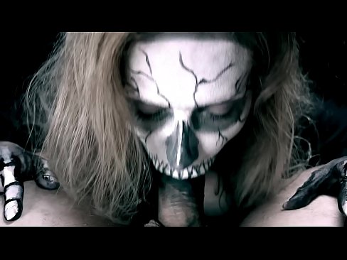 ❤️ Demon djevojka siše kurac svojim crnim ustima i guta spermu. ️❌ Ključe kod nas ❌️